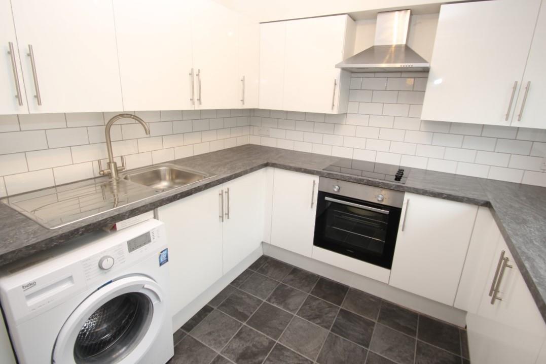 2 bed property in Starlings Drive, Reading